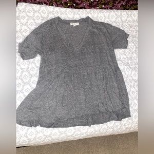 UO - XS Heather Gray V-Neck T